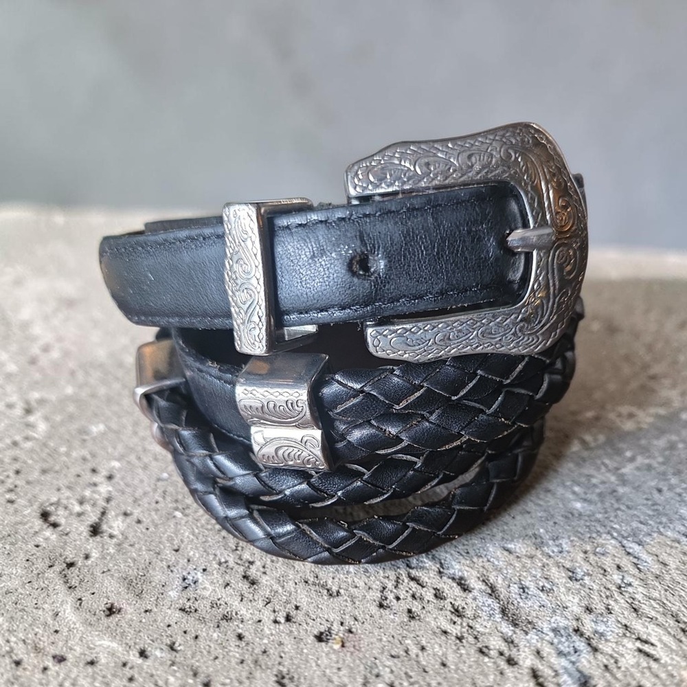 J. G. HOOK BLACK WOMEN'S LEATHER BELT W/ SILVER ADORNMENTS S/M *USED*